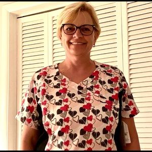 Scrub Aid Tapered Stretch Scrub Top Hearts XL